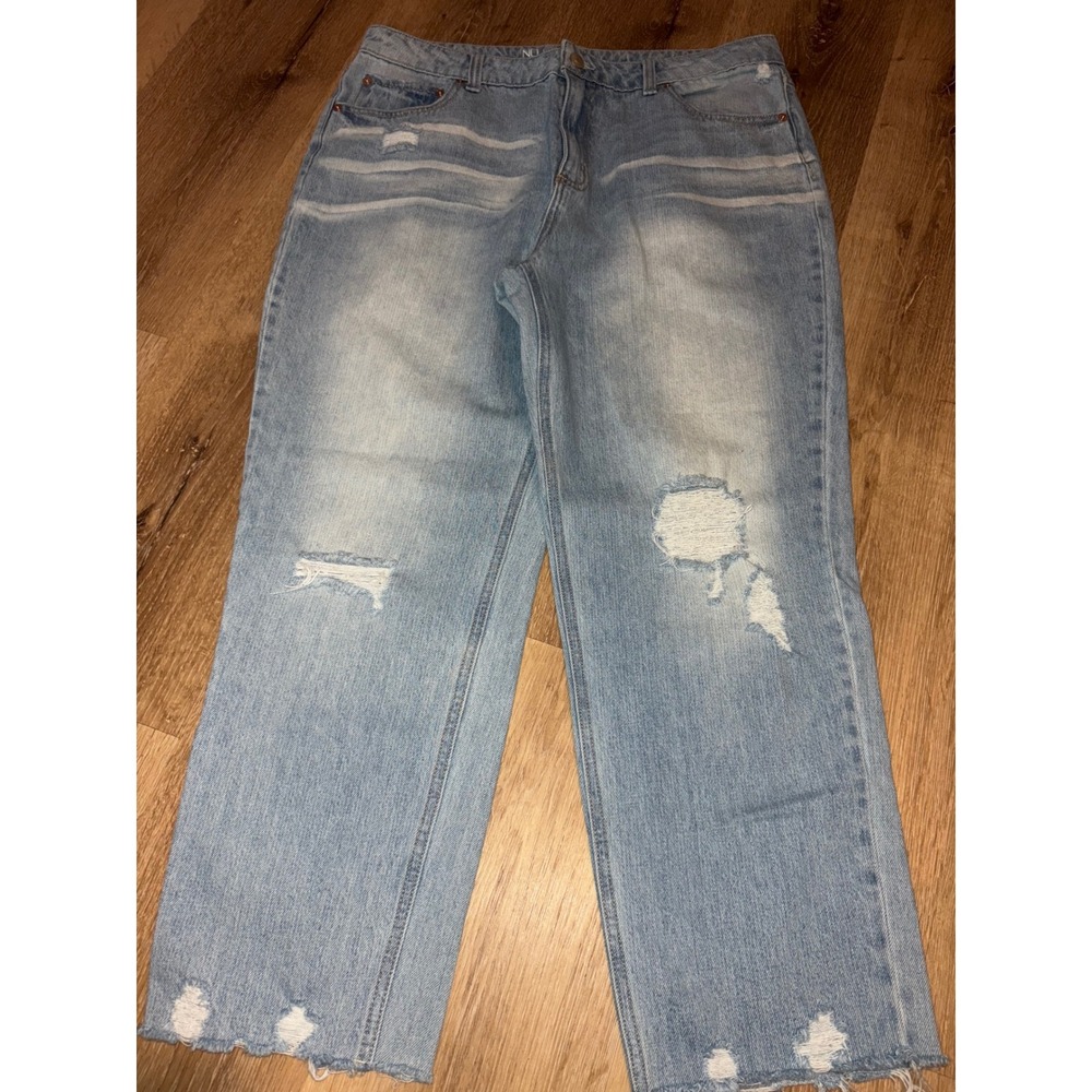 No‎ Boundaries Women's Distressed Cropped Jeans Size 15 Light Wash Denim